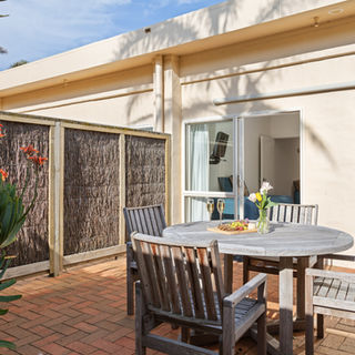 ocean beach motor lodge wainui gisborne luxury hotel motel suites accommodation spacious holiday corporate business family weddings surf relax restaurant