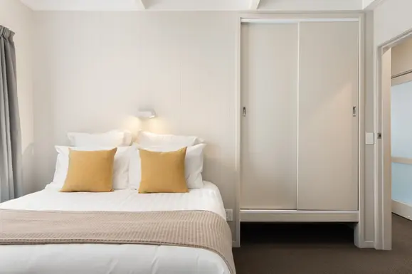 whispering sands motel gisborne beachfront seaview apartments ocean views beach stay accommodation