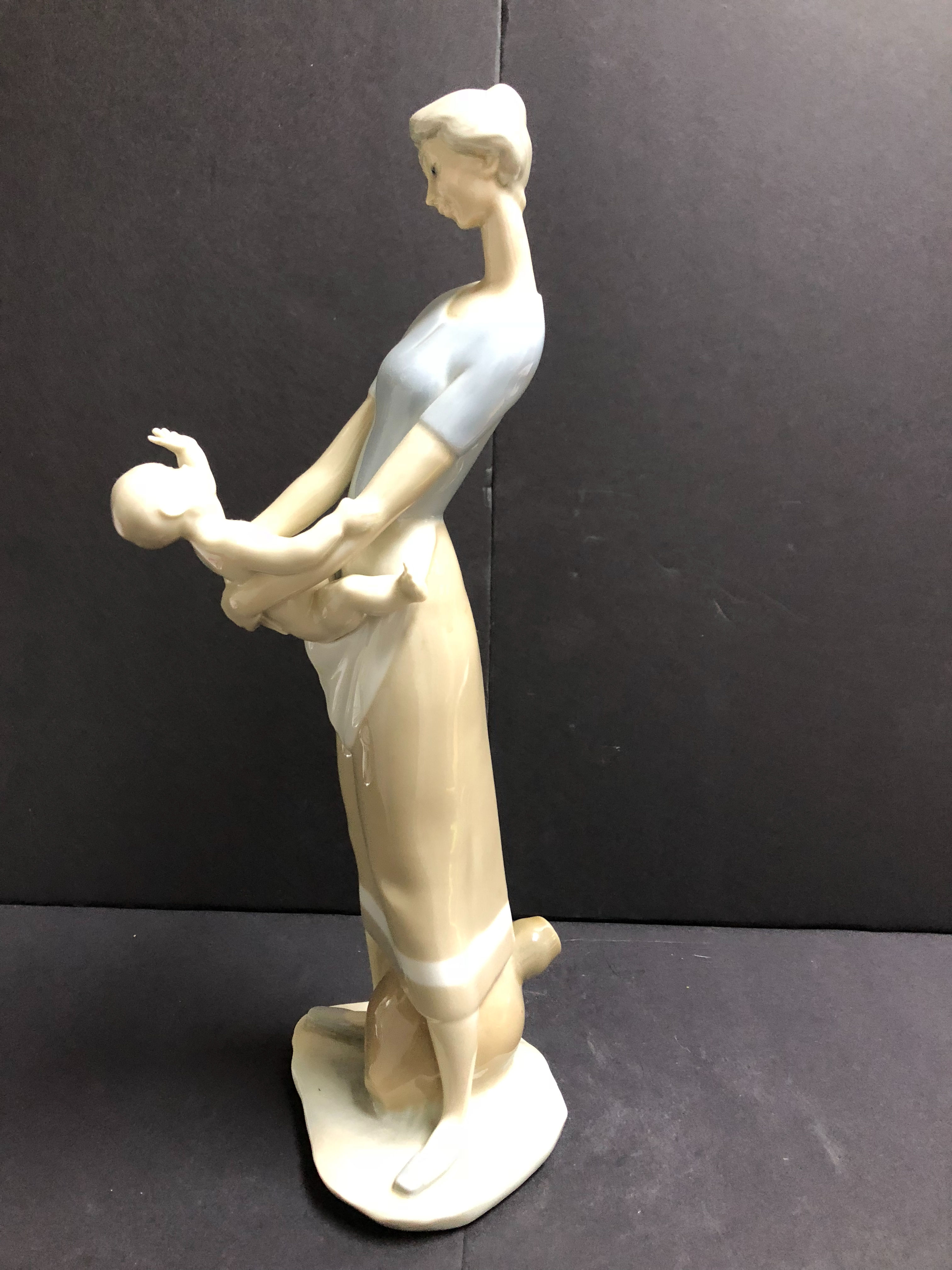 Lladro, Mother & Child #4575