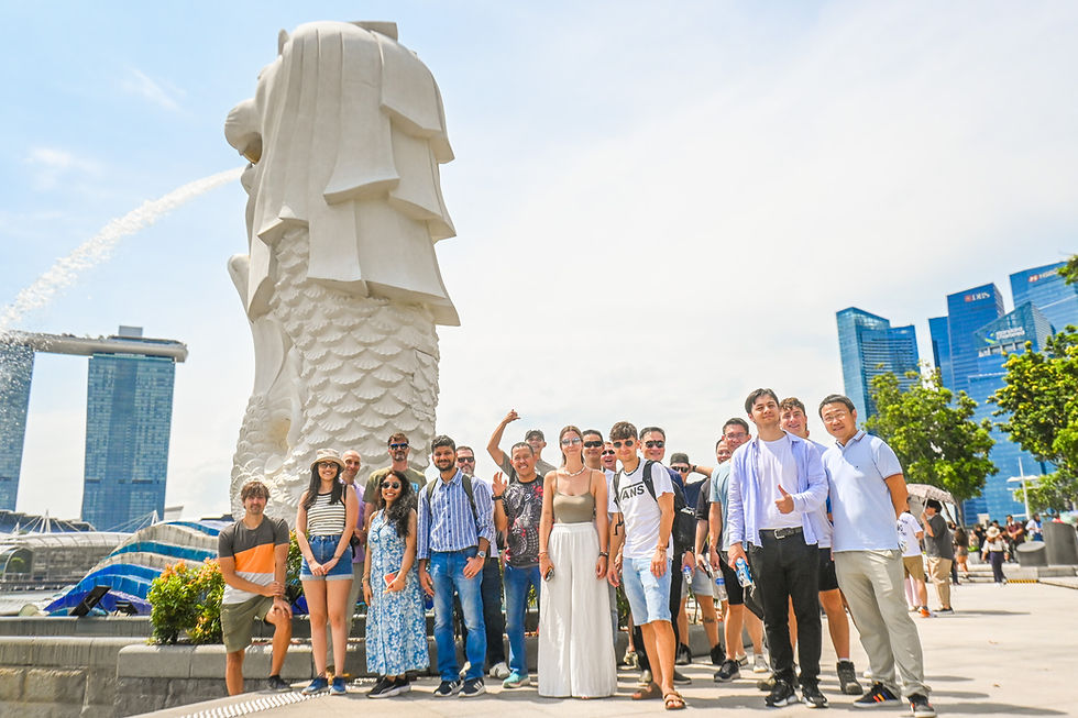 Singapore Tours_Private Tours_Tour Guide Helena with Guest at Raffles Hotel (1).avif