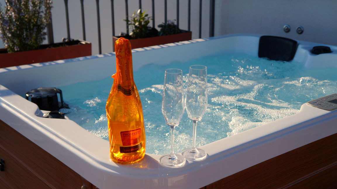 Bottle of Prosecco and glasses aboard the outdoor Jacuzzi.