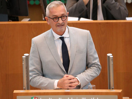 Längst überfällig: Schwarz-Grün folgt FDP-Forderung, integrierter Jura-Bachelor auf dem Weg