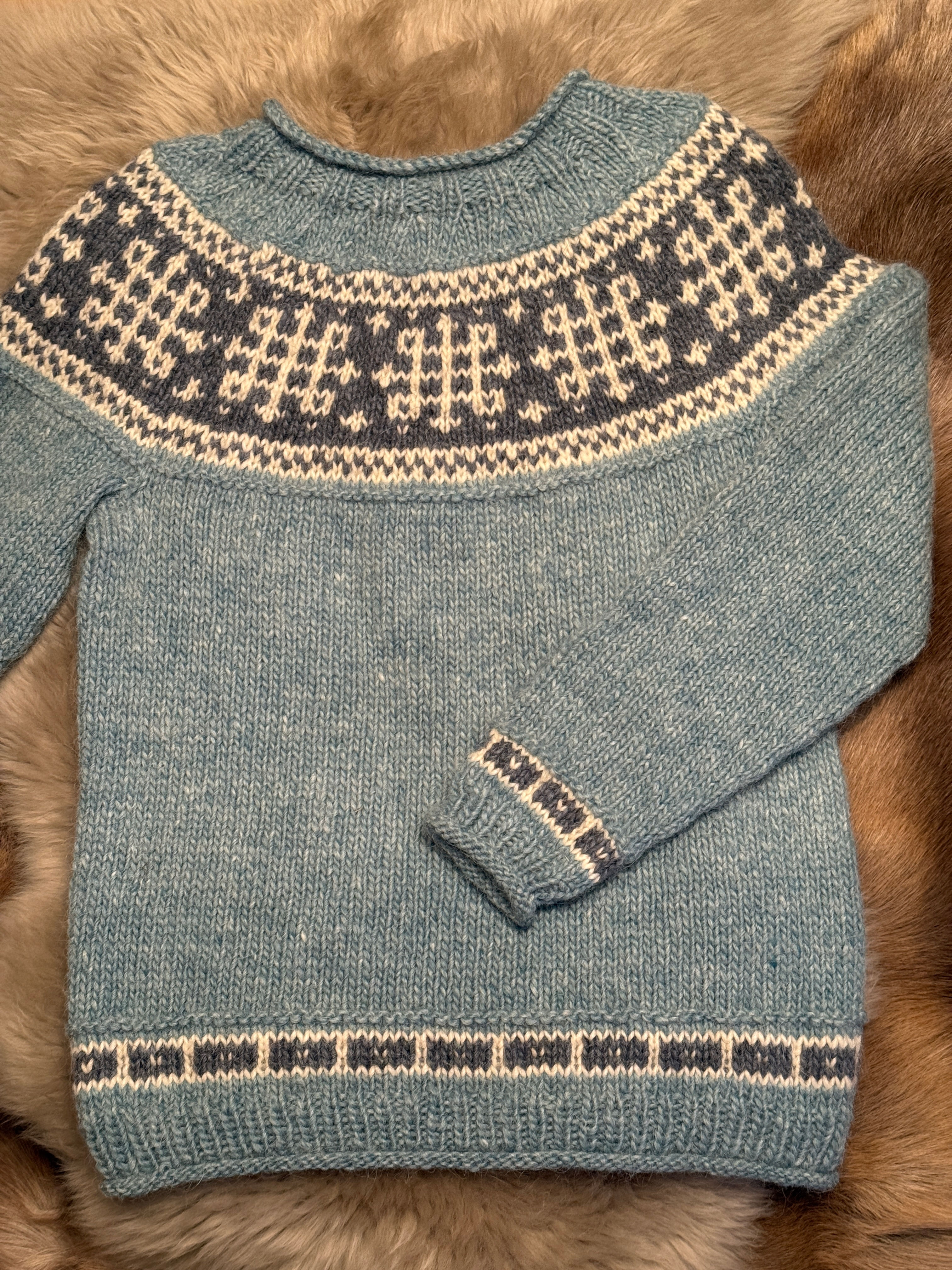 10017. Pilgrimgenser i Turkis Alafosslopi, designet av Linka Neumann