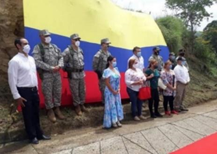 honores a los héroes caídos del Batallón de Infantería de Maria Nº 14
