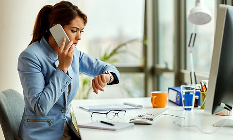 Réceptionniste professionnelle en appel téléphonique, gestion efficace du temps pour organiser un nettoyage rapide