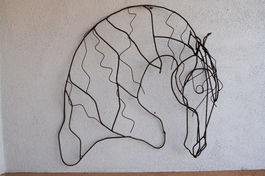 abstract wire horse head sculpture by Siri Hollander