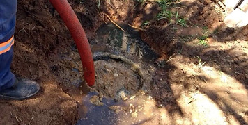 fossa cheia o que fazer desentupidora limpa fossa canoas