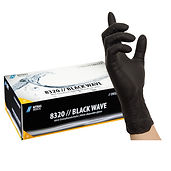 Hand trägt schwarzen 8320 BLACK WAVE Einweghandschuh vor Verpackung.