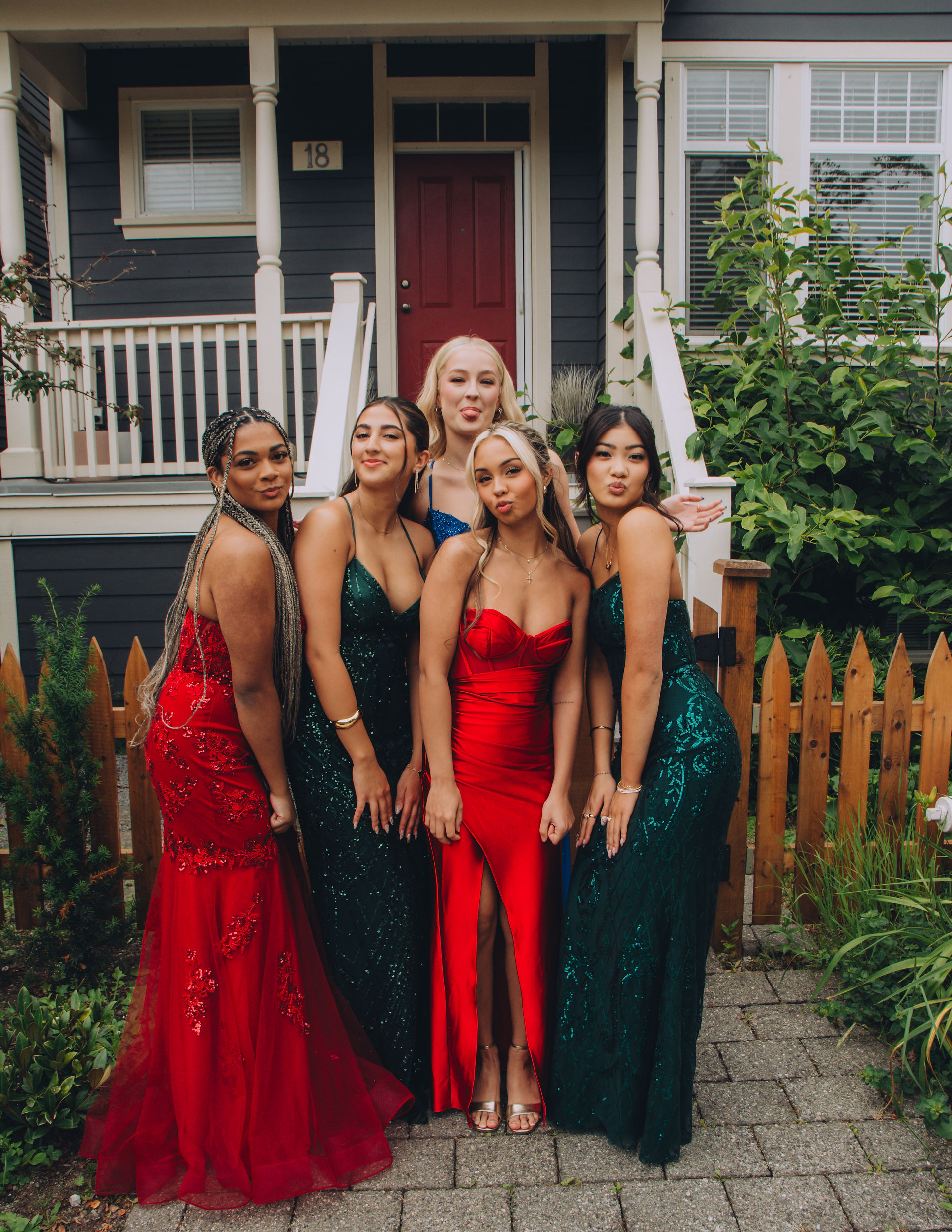 prom photos with girlfriends