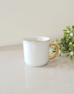 Caneca de porcelana ouro Agata - lembrancinha de porcelana personalizada luxo