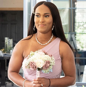 Welcome to my Bakery! My Name is Deja. I am girl that loves to spread happiness through desserts.