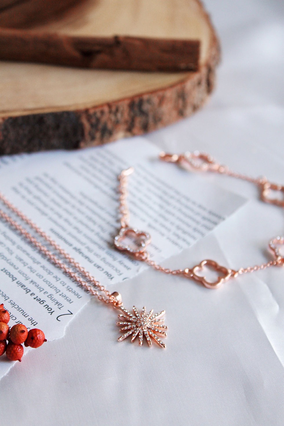 Thumbnail: Short Sparkle Star Necklace 