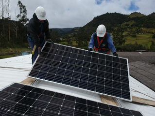 Nueva iniciativa para acelerar financiamiento de energía solar distribuida en Colombia y Panamá