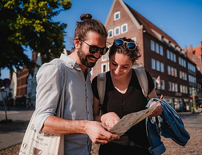 Marktplatz_Paar_©-EXC Media Paul Vogt.jpg