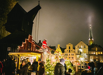 Weihnachtsmarkt_Am_Alten_Kran_C-Lüneburg_Marketing_GmbH_Mathias_Schneider.jpg
