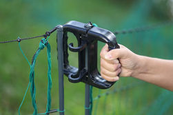 Kerbl Net Gate kit for Electric Fence Nets for Poultry, Sheep, Wildlife, easy to use Gate Opening for Electric net fencing