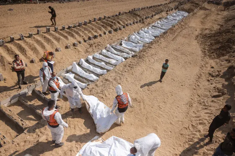 Health and civilian workers conduct a mass burial of Palestinians at a cemetery in Khan Younis, in the southern Gaza Strip, on November 10, 2025 [Bashar Taleb/AFP]