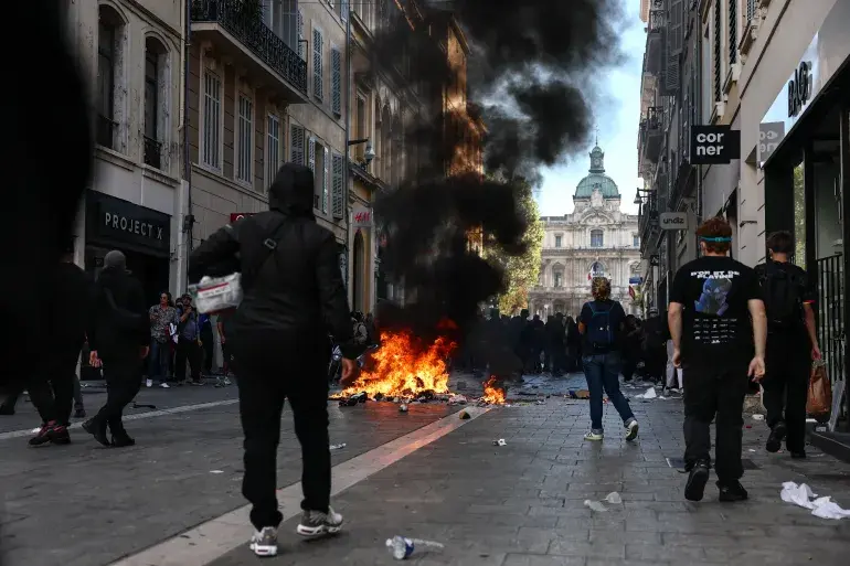 France to deploy 70,000 police as country braces for weekend protests