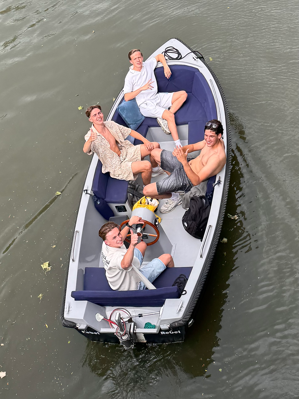 Met vrienden even varen op de gracht