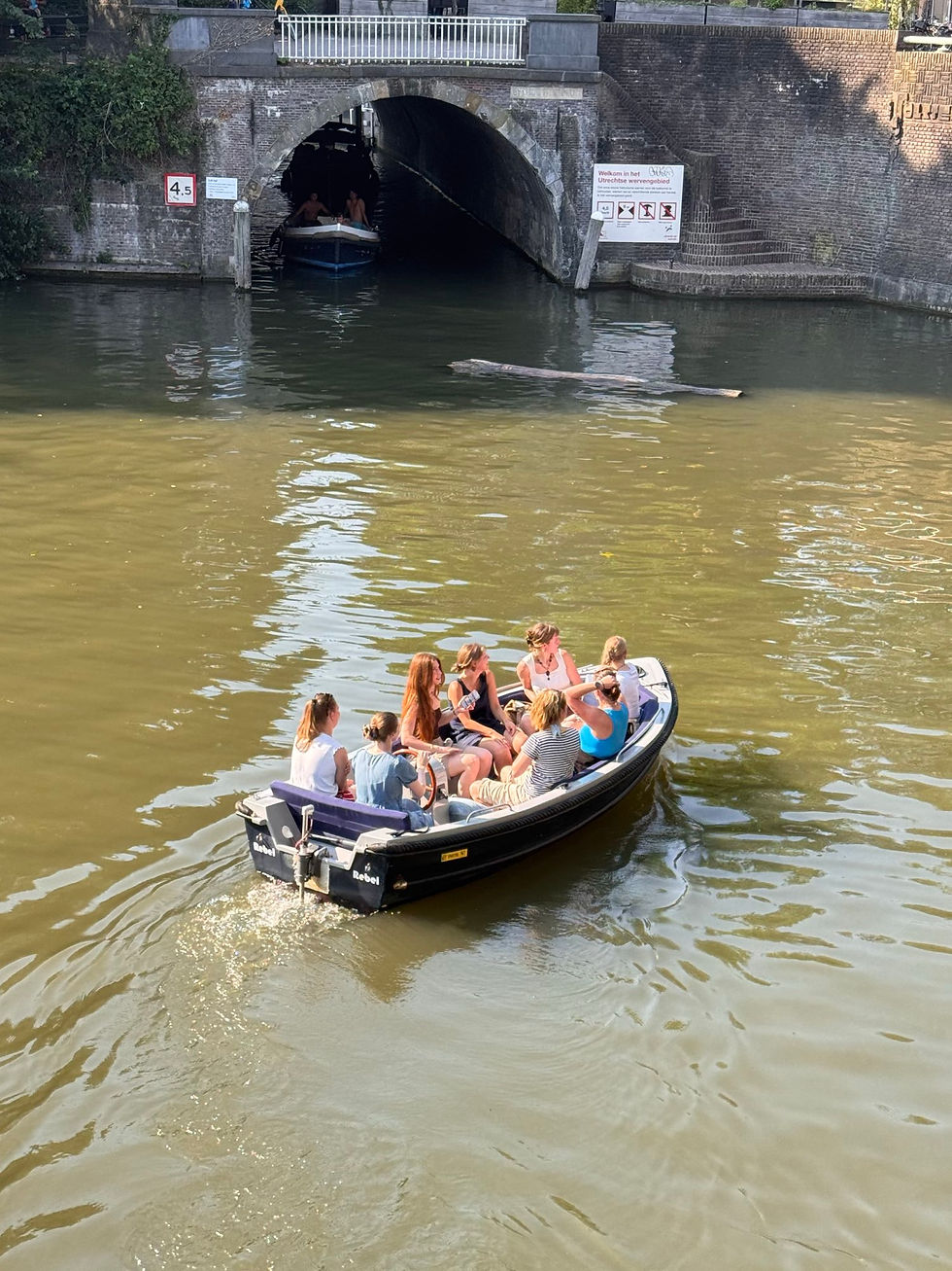 Ontdek de Magie van Utrecht: Waarom een Evening Canal Cruise de ultieme ervaring is