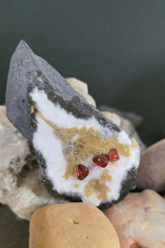 Earthborne, garnet.jpg