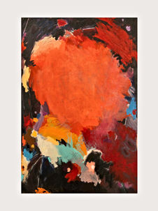 «Нет радости без боли» — не манифест страдания, а признание того, что жизнь не цельна без контрастов. Что чувствительность — не слабость, а способ быть в мире по-настоящему. Что искусство способно удерживать это хрупкое равновесие. Масштабные полотна вступают в диалог противоположностей — мужского и женского, света и тьмы, радости и боли. Это не борьба, а взаимное существование.