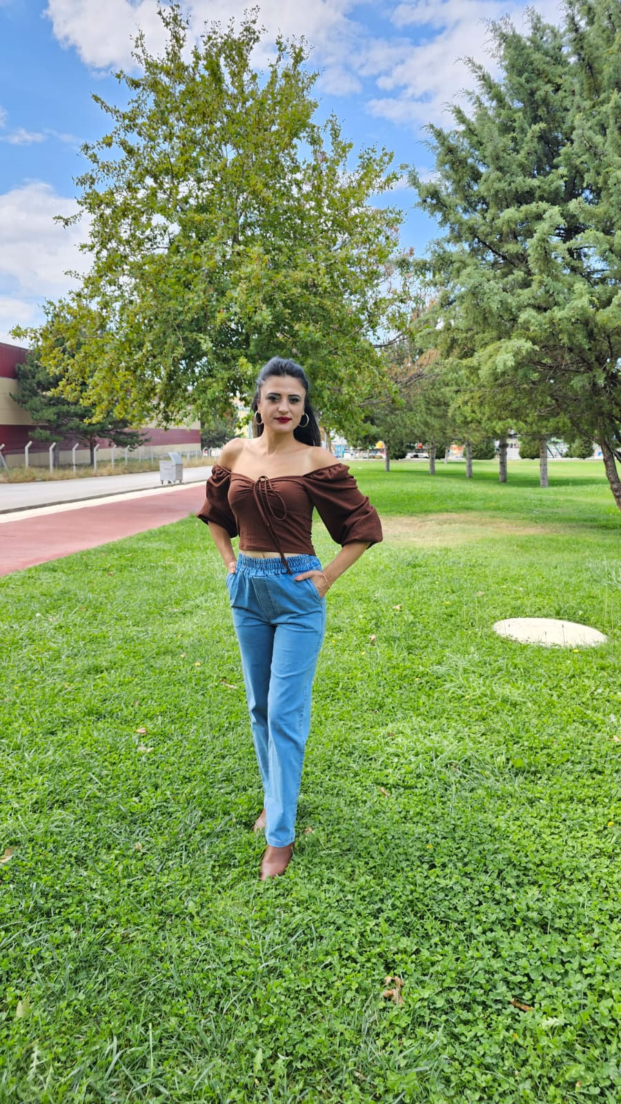 Küçük resim: Kadın Açık Mavi Yüksek Bel Lastikli Yandan Cepli Kot Pantolon