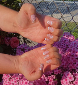 Gel mani with white line art