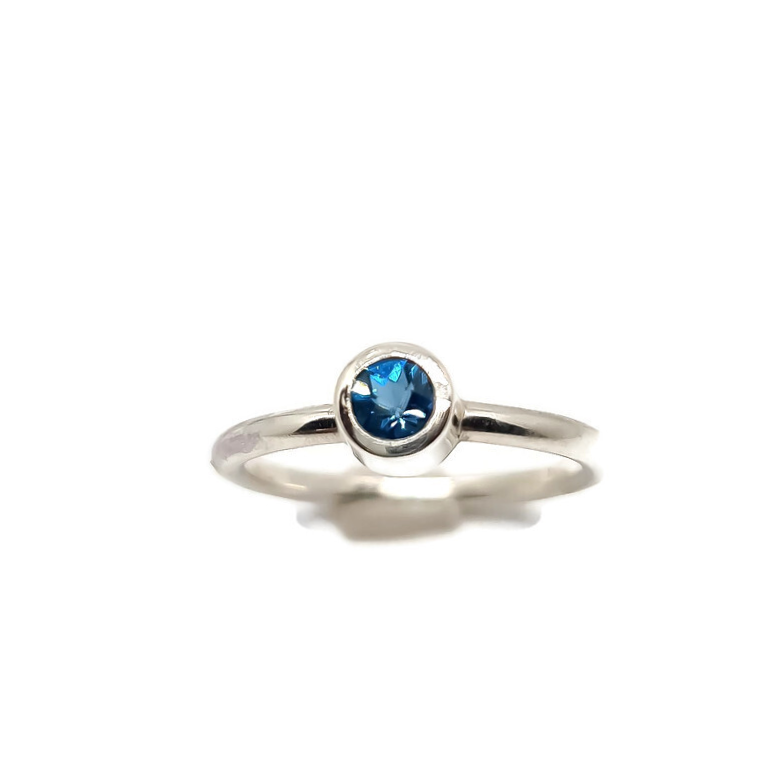 Thumbnail: Sterling Silver London Blue Topaz Solitaire Ring