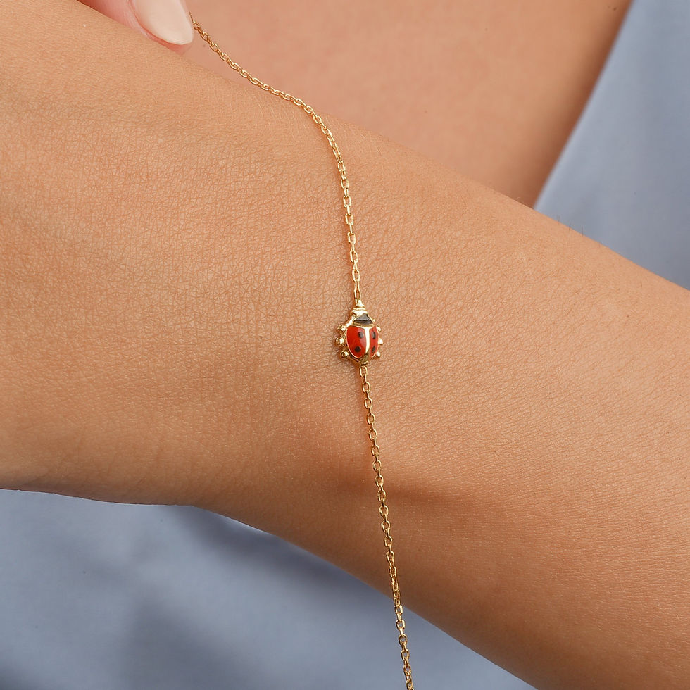 Küçük resim: 14 Ayar Altın Kaplama Zarif Mineli Uğur Böceği Gümüş Bileklik - BE00101