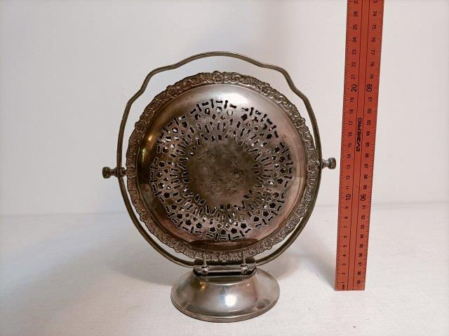Thumbnail: Vintage Plate 3-Tiered Cake Stand