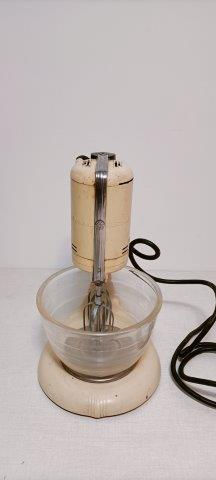 Thumbnail: GE Hotpoint stand mixer.