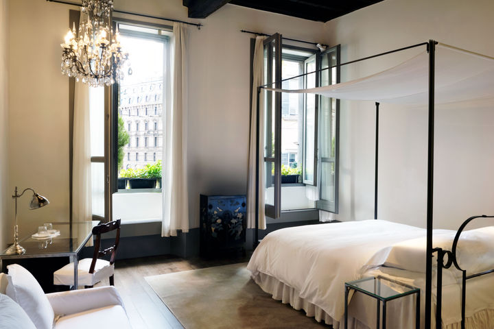 bellissima camera da letto con baldacchino Antica locanda dei Mercanti a Milano