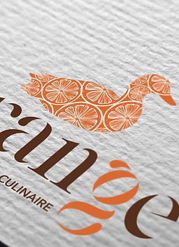 design logo femme cheffe traiteur_edited