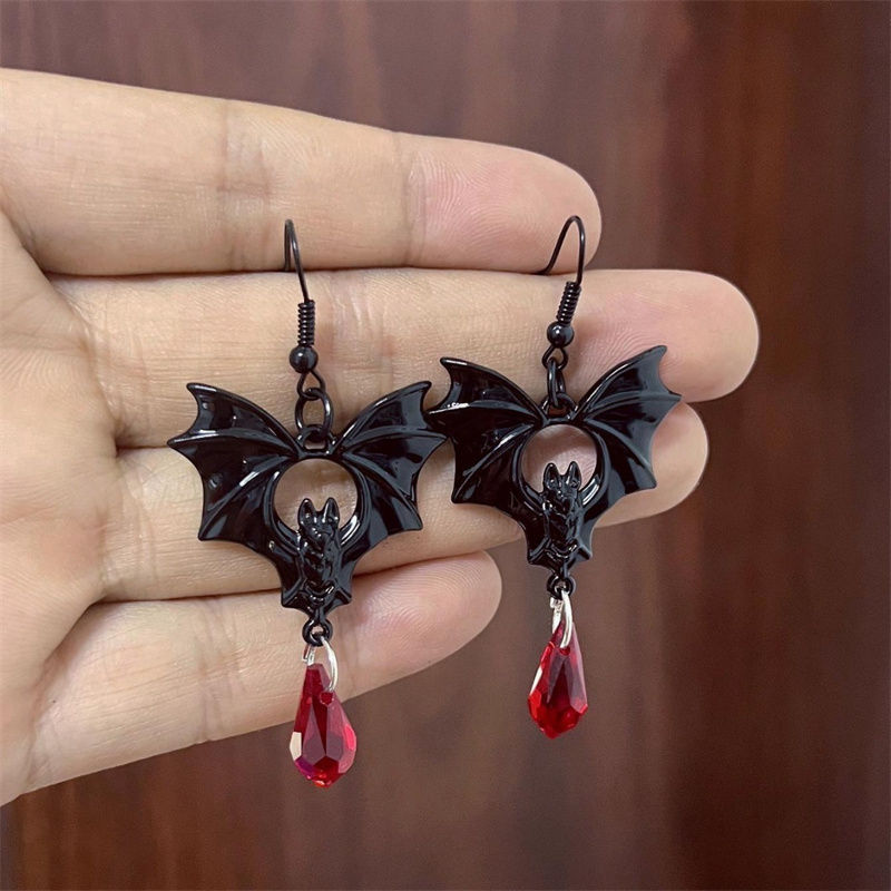 Thumbnail: Crimson Fang Necklace