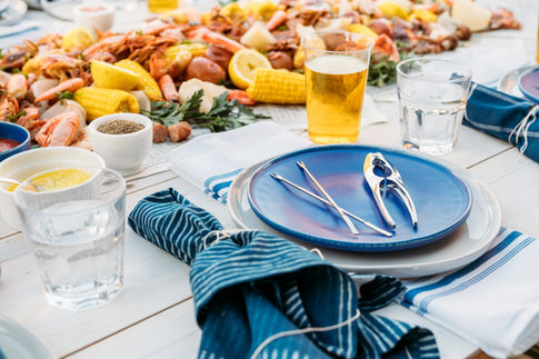 crab broil table setting