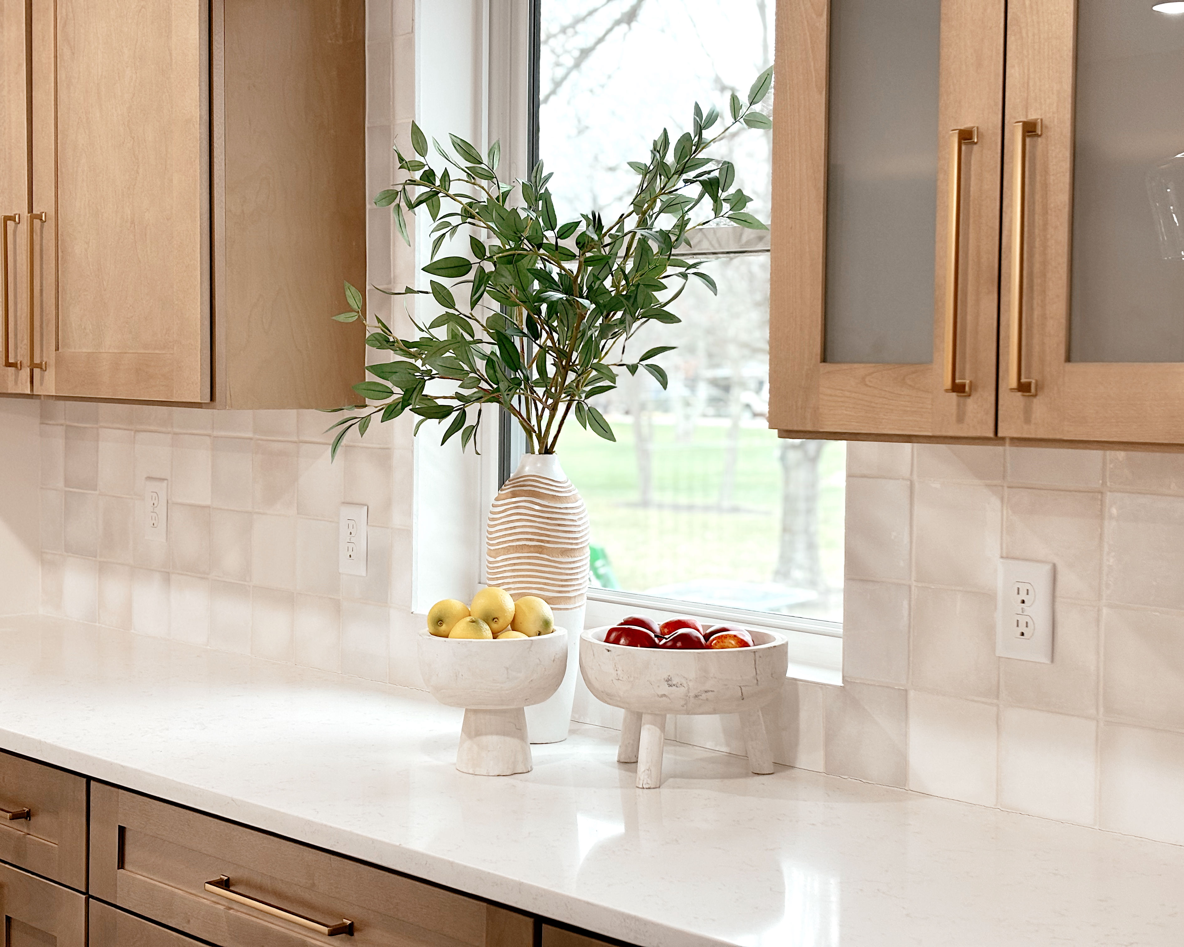 home staging, vase, plant, kitchen, vignette