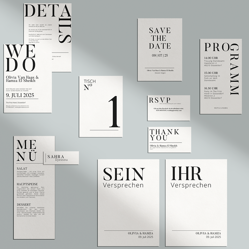 Flatlay eines minimalistischen Hochzeitspapeterie-Sets mit Designs wie Einladung, Namenskarten und Detailkarte auf neutralem