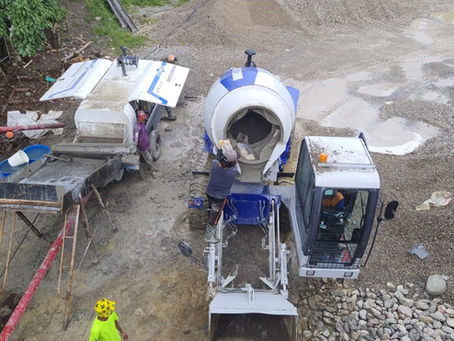 What is a Self Loading Concrete Mixer with Pump and How Does It Work?