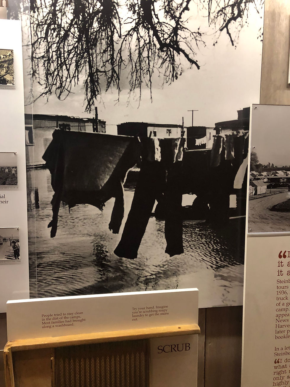 博物馆展示在黑风暴(Dust Bowl) 时期,前来加州的人在住所外晾晒衣服