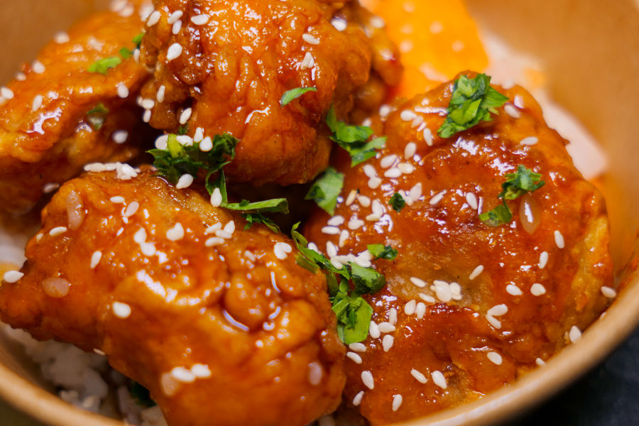 Poulet frit Krispy enrobé de sauce pour le Boknal