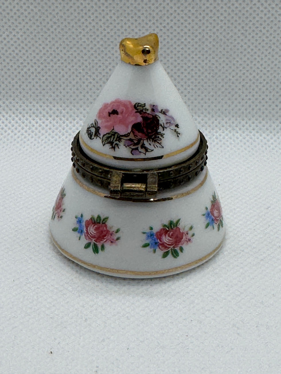 Thumbnail: Porcelain art conic porcelain pill box