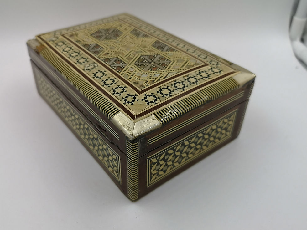 Thumbnail: Mother of Pearl box (chipped) 