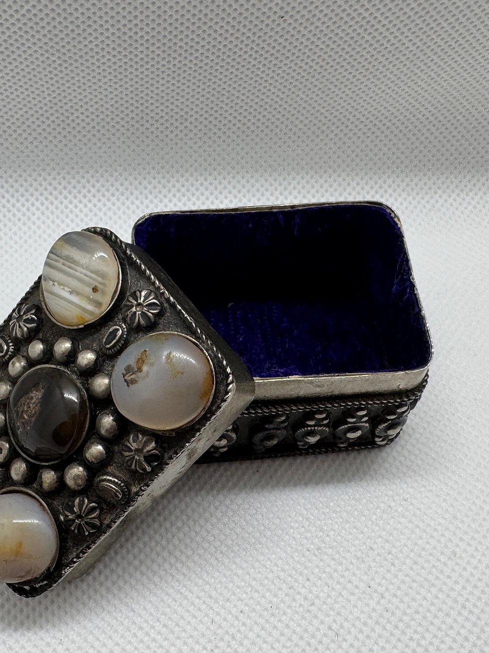 Thumbnail: Indian Alpaka silver square box with agate stones