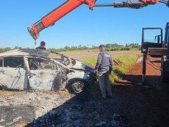 Hallan en Yatytay un automóvil robado e incinerado que habría sido utilizado en un intento de asalto
