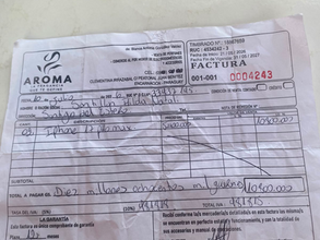 Denuncian presunta estafa por venta de celulares falsificados en el Circuito Comercial