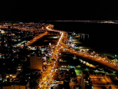 Masiva celebración en la Costanera de Encarnación tras el triunfo de la Albirroja