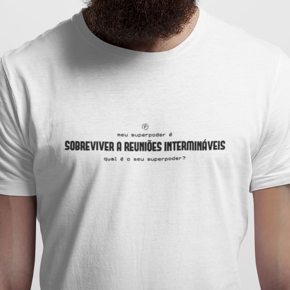 Modelo usando Camiseta Meu Superpoder é Sobreviver a Reuniões Intermináveis Masculina
