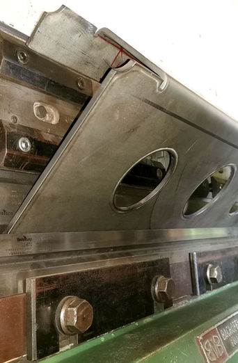 Kantteil in Abkantpresse Meyer Krea-Tech