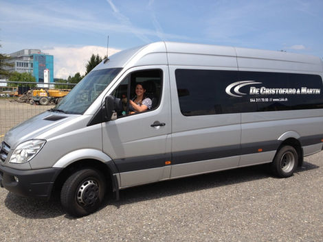 Mercedes Sprinter der Fahrschule Oerlikon